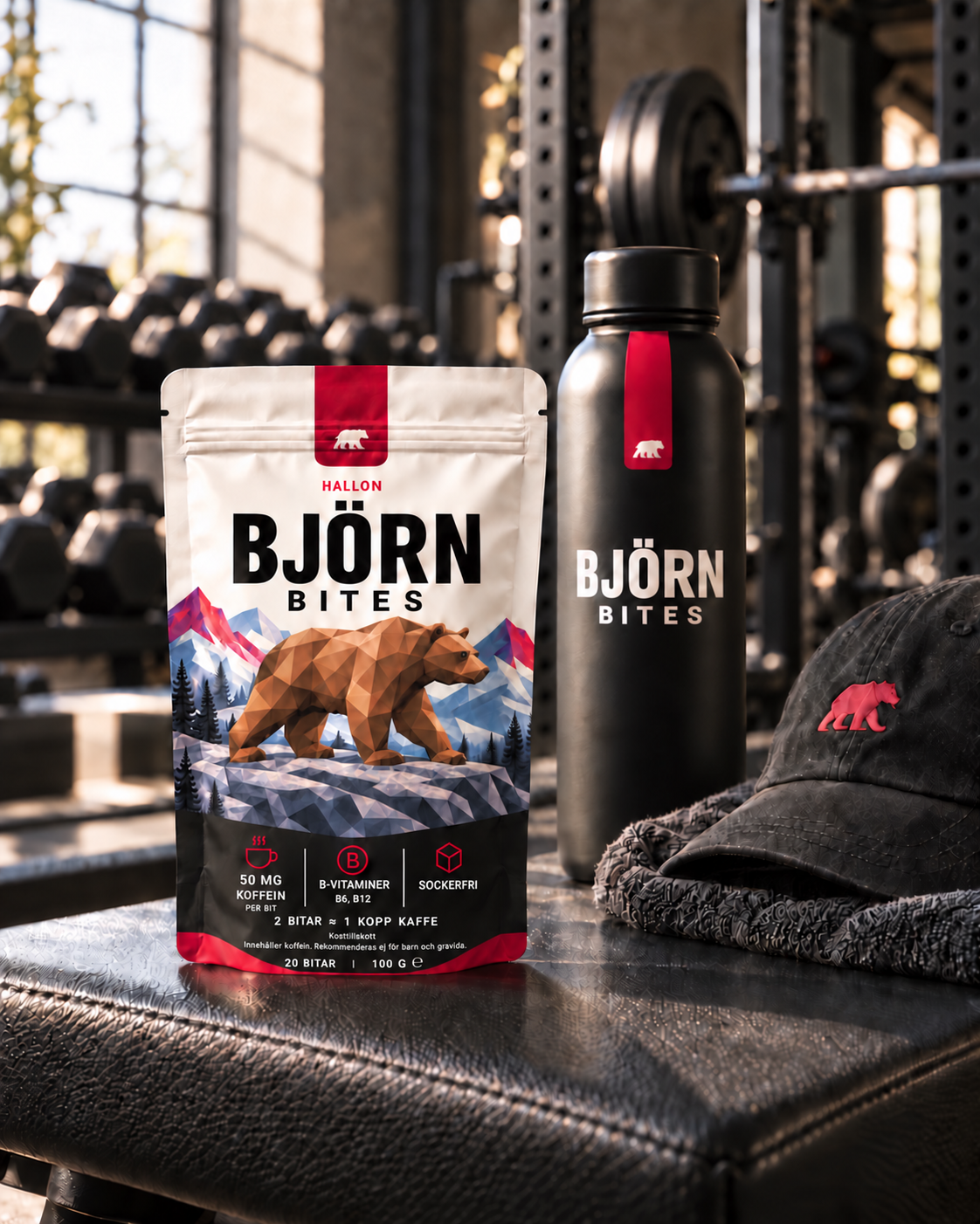 Björn Bites Hallon med flaska och keps i gymmet