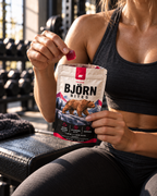 En bit Björn Bites Hallon tas ur påsen i gymmet
